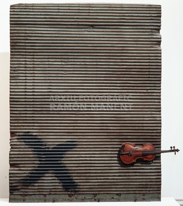 -PORTA METÀLICA I VIOLÍ-ANTONI TAPIES 
FUNDACIÓ TAPIES