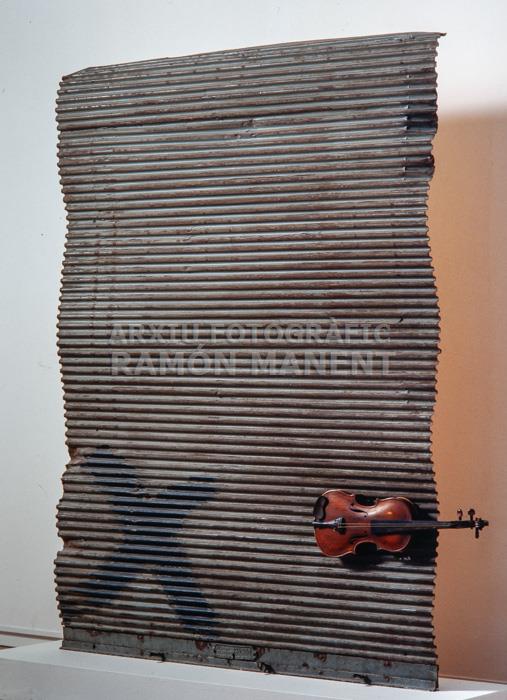 PORTA METALICA I VIOLI 
FUNDACIÓ TAPIES