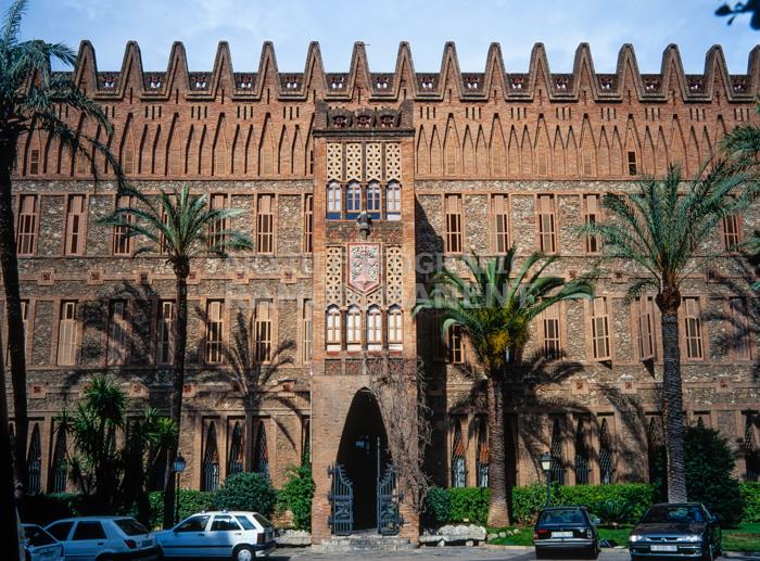 COL LEGI STA TERESA GAUDI 1889 C/GANDUXER 105 TERESIANES MODERNI