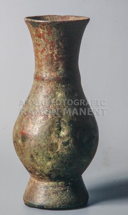 GERRO LITURGIC DE BRONZE PROCEDENT DEL COLLET DE SANT ANTONI DE CALONGE 
M A C (GIRONA)