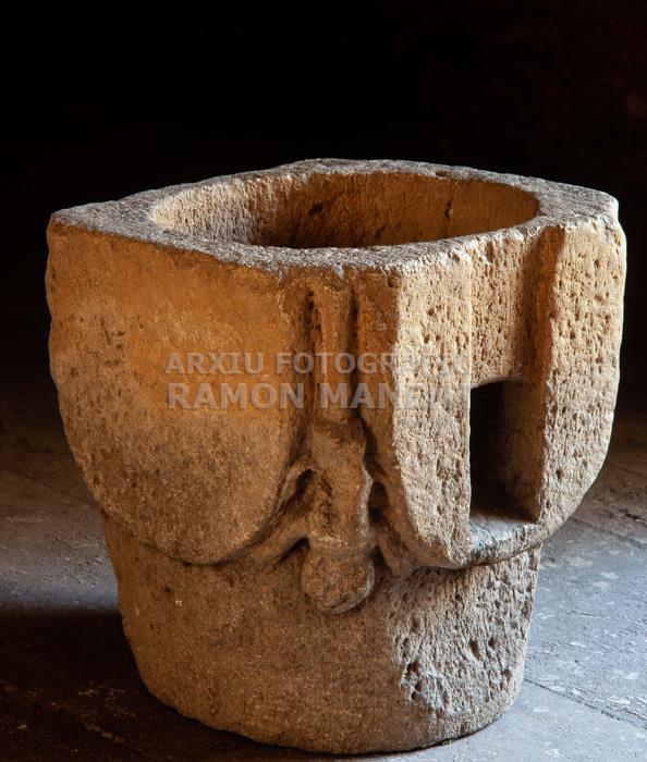 MESURA DE GRA DE BESALU S XII 
M A C B