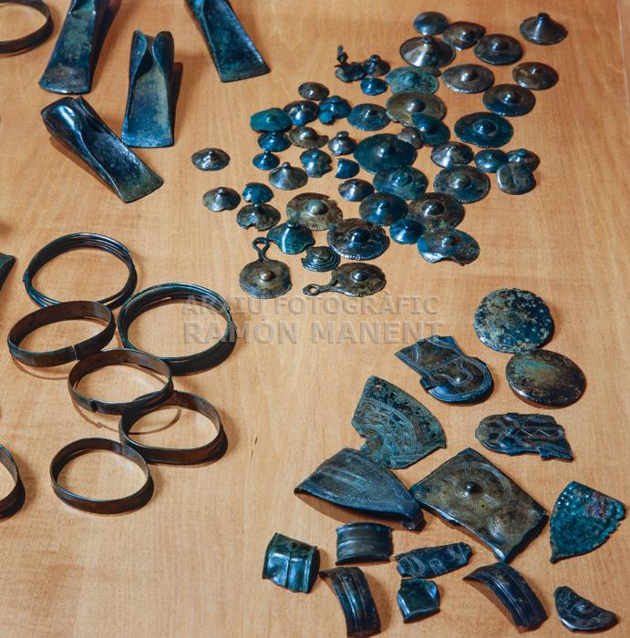 BRONZES DE LLAVORSI S VII VIII 
M H C