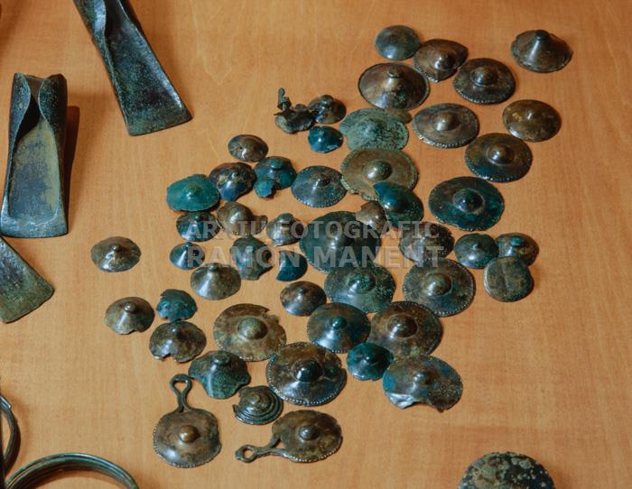 BRONZES DE LLAVORSI BOTONS S VII VIII 
M H C