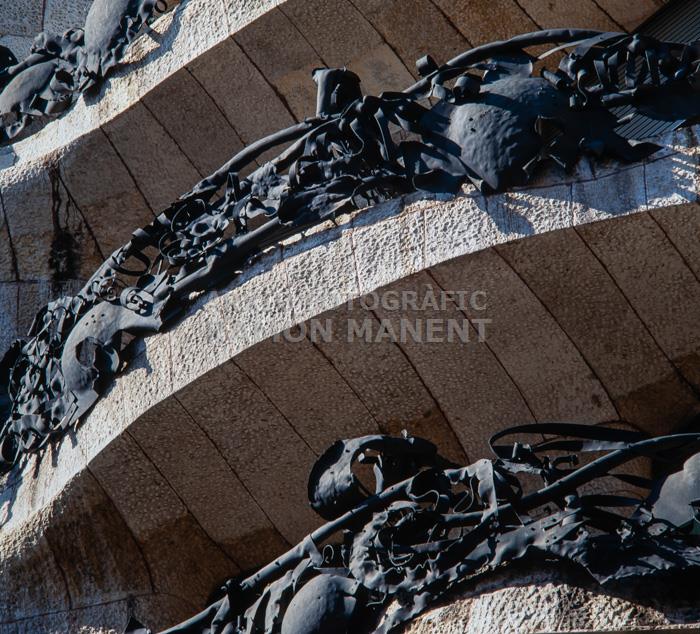 CASA MILÀ -LA PEDRERA-DETALL FORJAT BALCONS