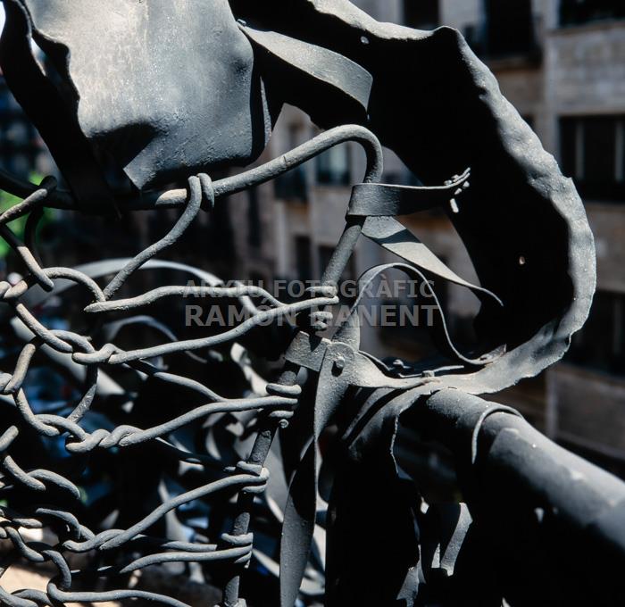 CASA MILÀ -LA PEDRERA-DETALL FORJAT BALCONS