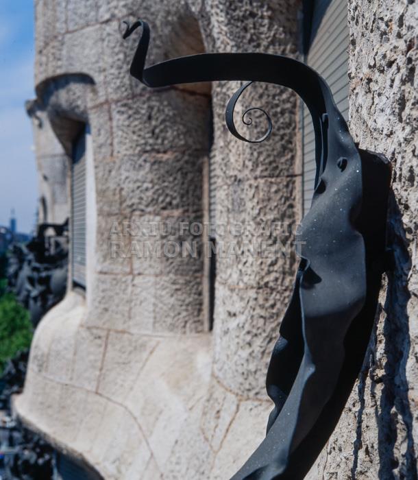 CASA MILÀ -LA PEDRERA-DETALL FORJAT BALCONS