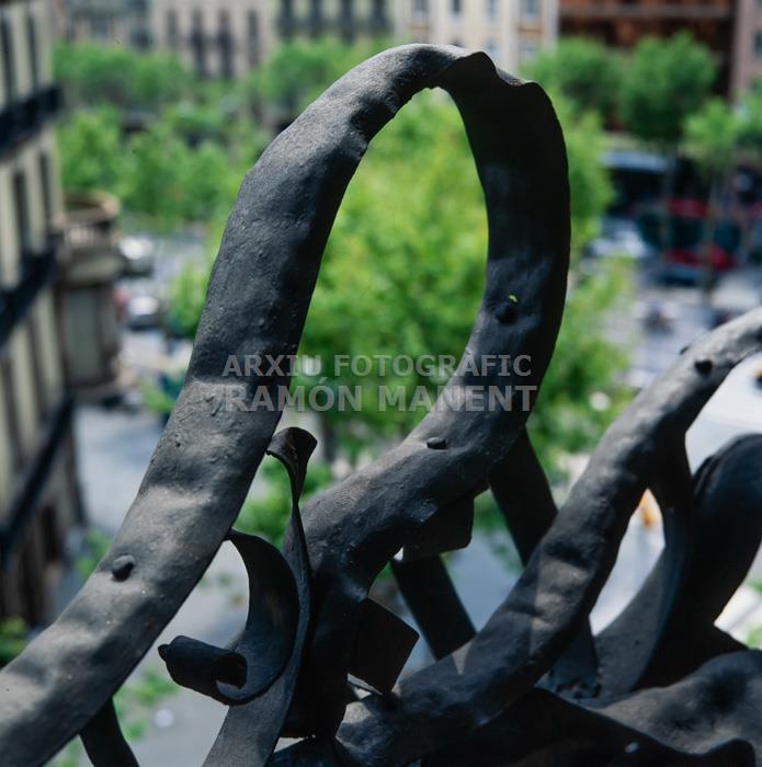 CASA MILÀ -LA PEDRERA-DETALL FORJAT BALCONS