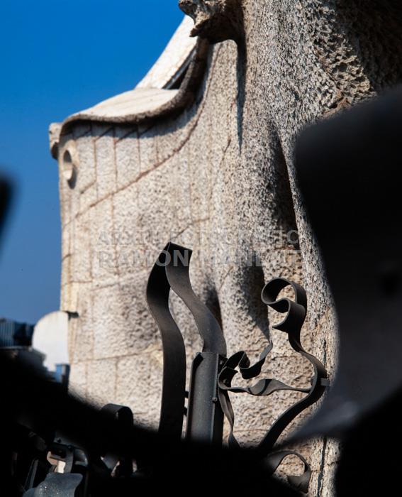 CASA MILÀ -LA PEDRERA-DETALL FORJAT BALCONS
