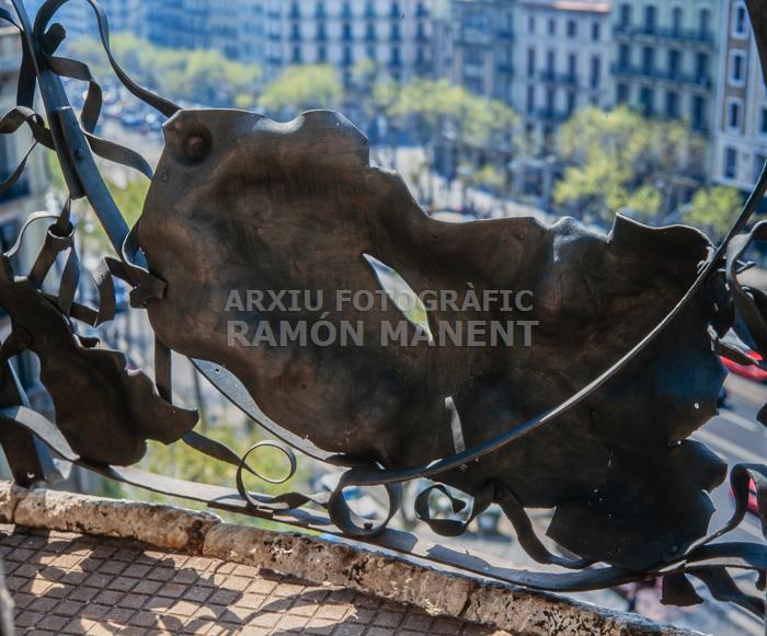 CASA MILÀ -LA PEDRERA-DETALL FORJAT BALCONS