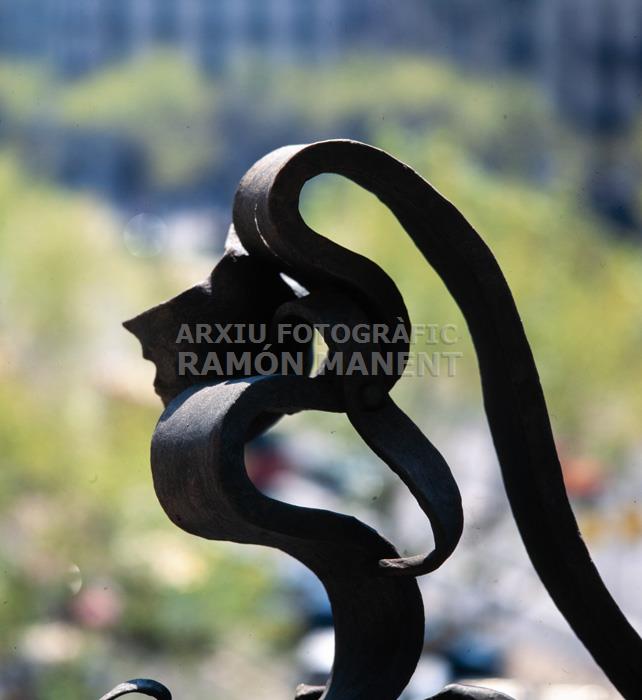 LA PEDRERA BALCONS 
DETALL BARANA