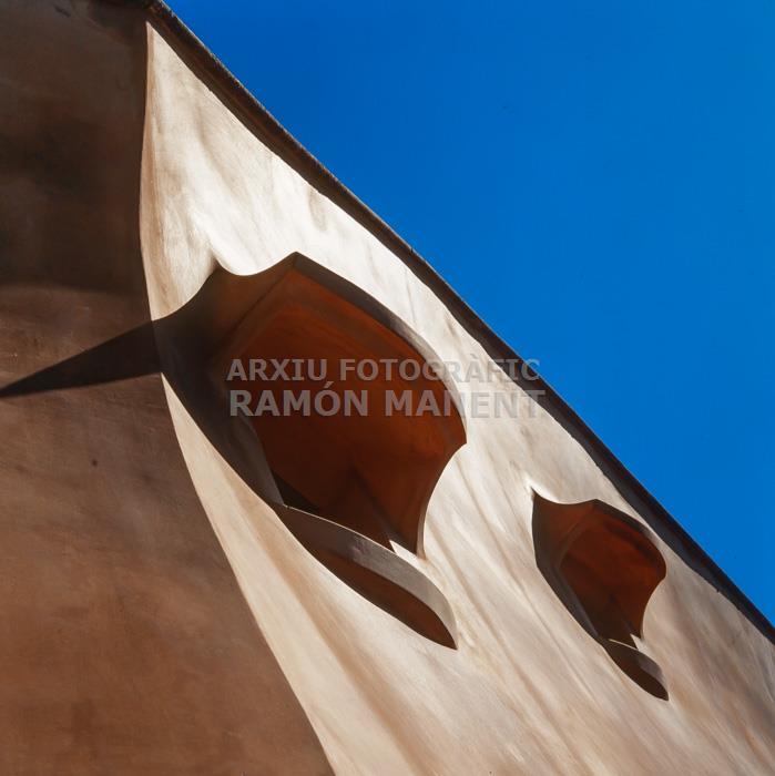 LA PEDRERA DETALL FAÇANA NORD