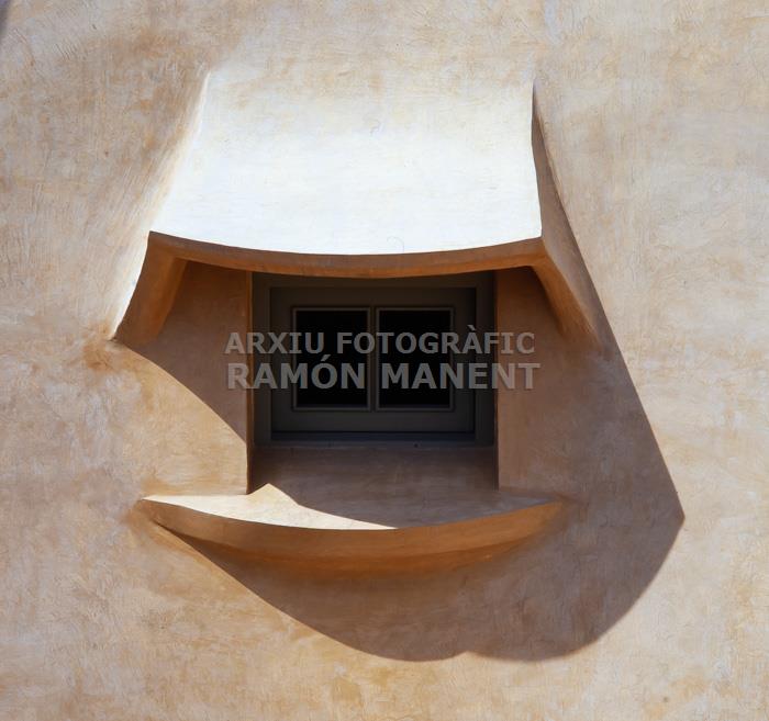 LA PEDRERA PATI C/PROVENÇA 
DETALL FINESTRES