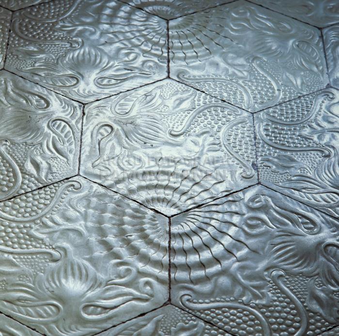 LA PEDRERA PAVIMENT RAJOLES QUATRE ELEMENTS