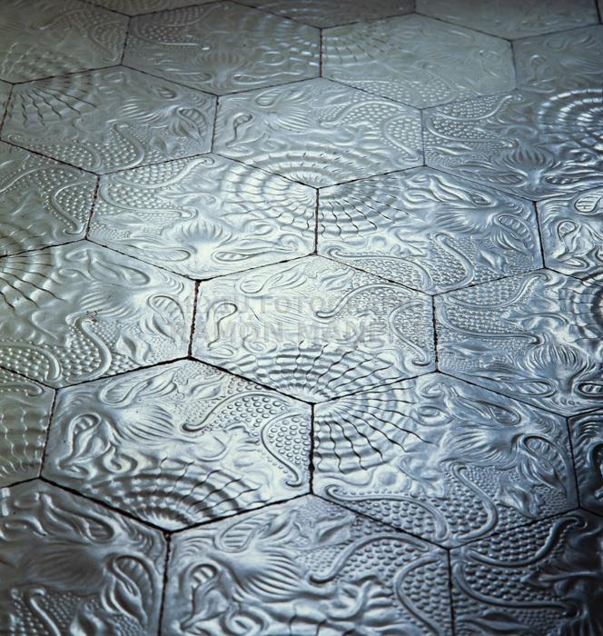 LA PEDRERA PAVIMENT RAJOLES QUATRE ELEMENTS