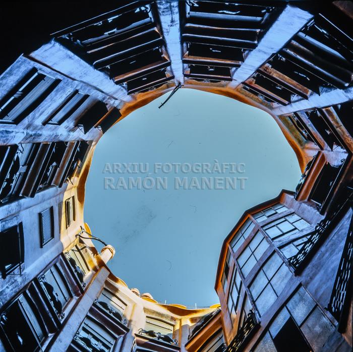 LAPEDRERA PATI PASSEIG DE GRÀCIA