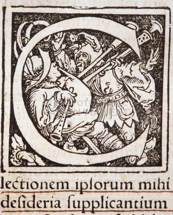 -MAGNI AURELI-DETALL CAPLLETRA 
BIBLIOTECA COL LEGI ADVOCATS