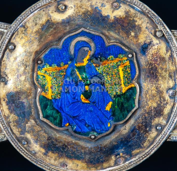 CREU S XIV PROCEDENT DE SANT JOAN DE LES ABADESSES (DETALL ESMALT)
M E V 
