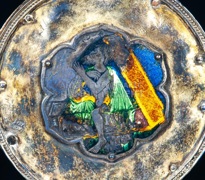 CREU S XIV PROCEDENT DE SANT JOAN DE LES ABADESSES (DETALL ESMALT)
M E V 
