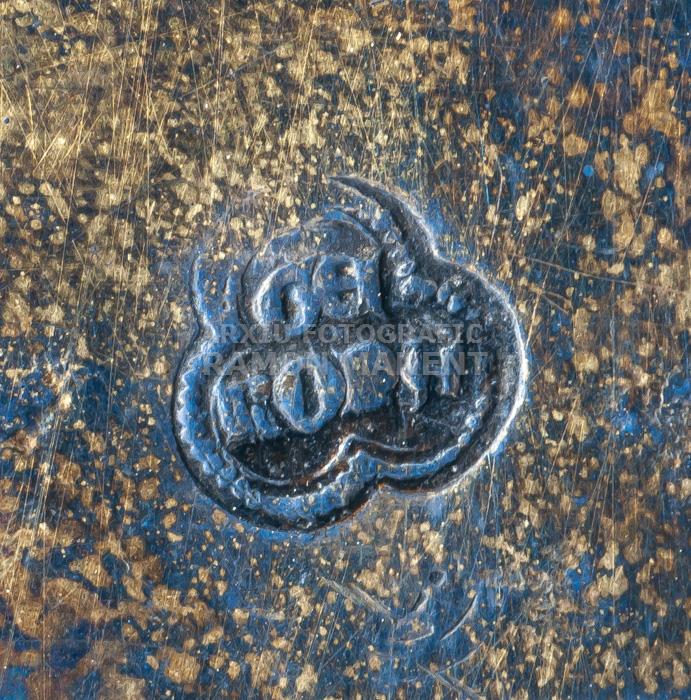 CREU S XIV PROCEDENT DE SANT JOAN DE LES ABADESSES MARCA D´ARGENTER 
M E V 
