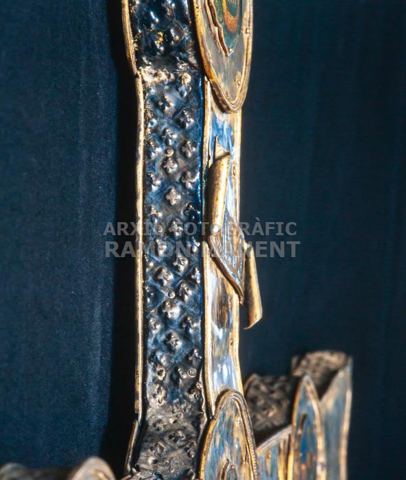 CREU S XIV PROCEDENT DE SANT JOAN DE LES ABADESSES (DETALL)
M E V 
