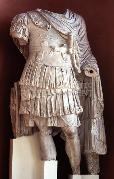 CUIRASSATS ROMANS TARRAGONA PROCEDENT DEL TEATRE 
M A N T