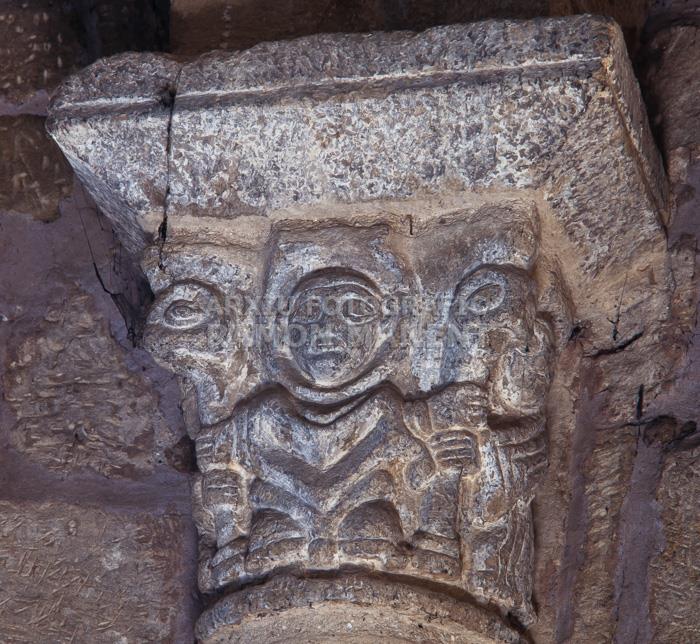 ESGL ST MIQUEL DE FLUVIA CAPITELL INTERIOR