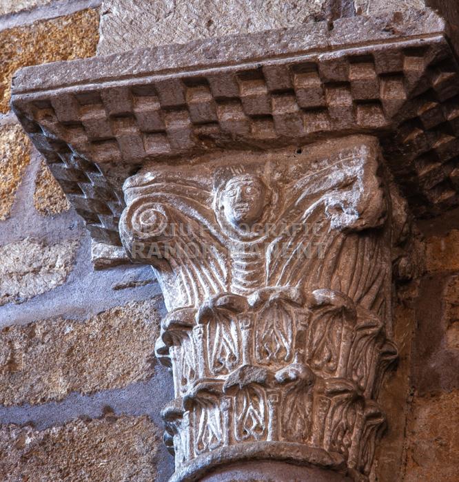 ESGL ST MIQUEL DE FLUVIA CAPITELL INTERIOR