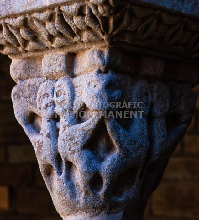 CLAUSTRE MONESTIR DE LLUÇA XII DETALL CAPITELL