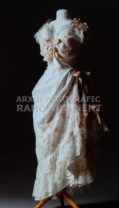 JOC DE ROBA INTERIOR 1900-1905 N : 109136 
MUSEU DE LA INDUMENTARIA