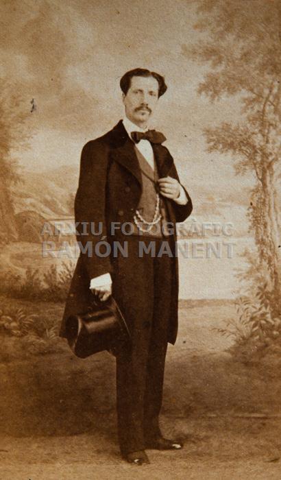 SENYOR AMB LEVITA I CAPELL 
FOTOGRAFIA 
MUSEU DE LA INDUMENTARIA