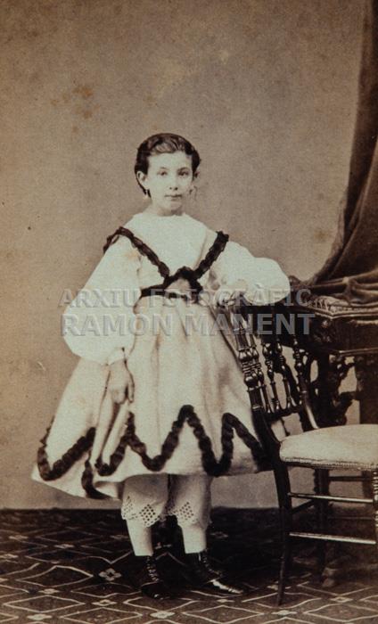 NENA 
FOTOGRAFIA 
MUSEU DE LA INDUMENTARIA