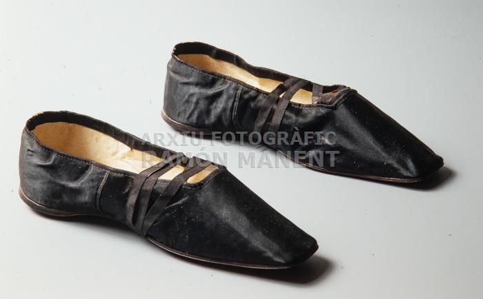 SABATES FEMENINES ESTIL IMPERI 
MUSEU DE LA INDUMENTARIA