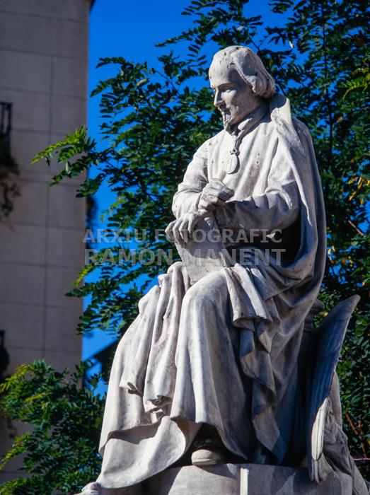 MONUMENT A CALDERON DE LA BARCA