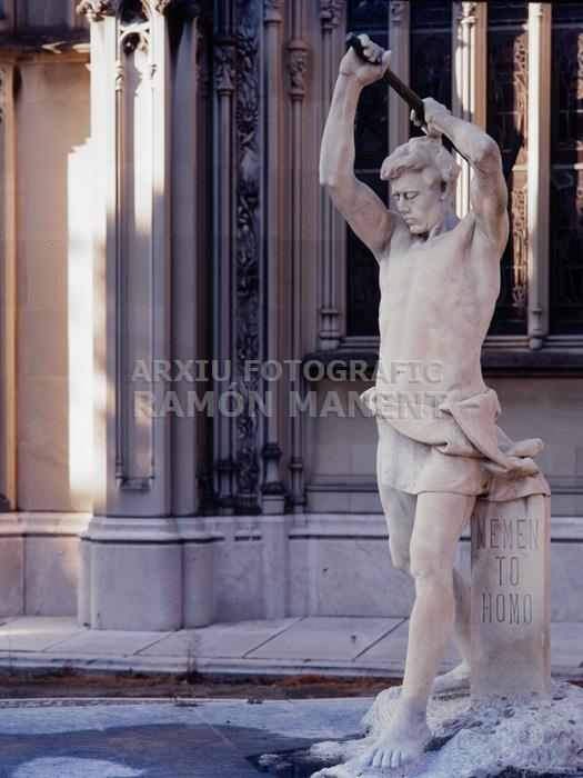 ESCULTURA FUNERARIA MODERNISME CEMENTIRI DE MONTJUIC OBRA D`ENRIC CLARASO