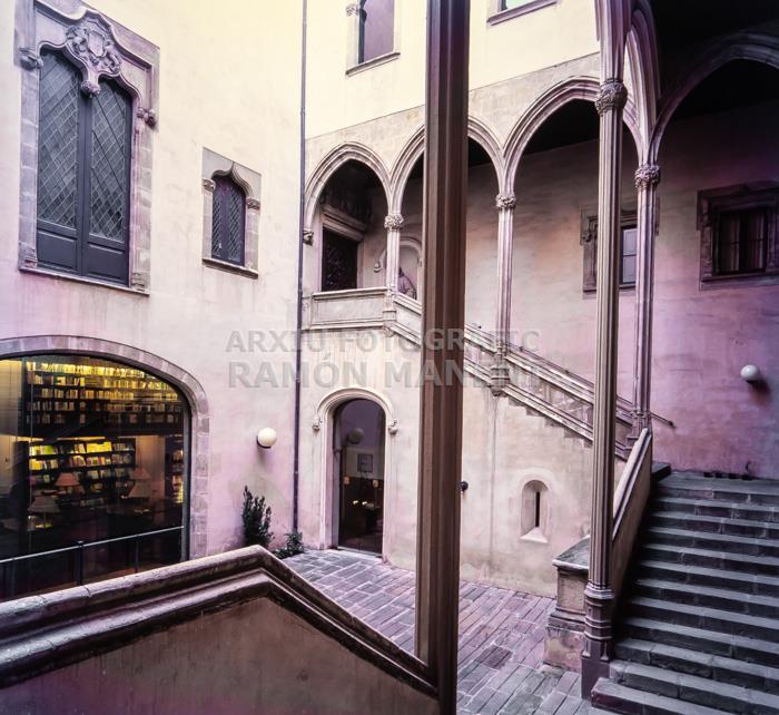 PATI PALAU CENTELLES S XVI 
BARCELONA