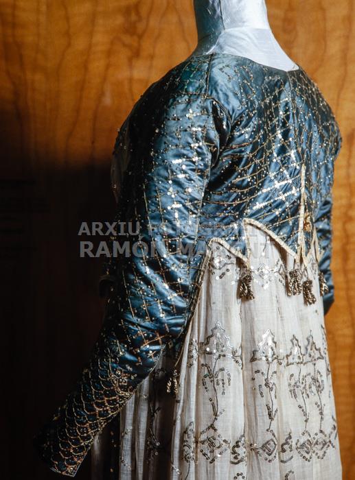 VESTIT FEMENI ESTIL DIRECTORI 
MUSEU DE LA INDUMENTARIA