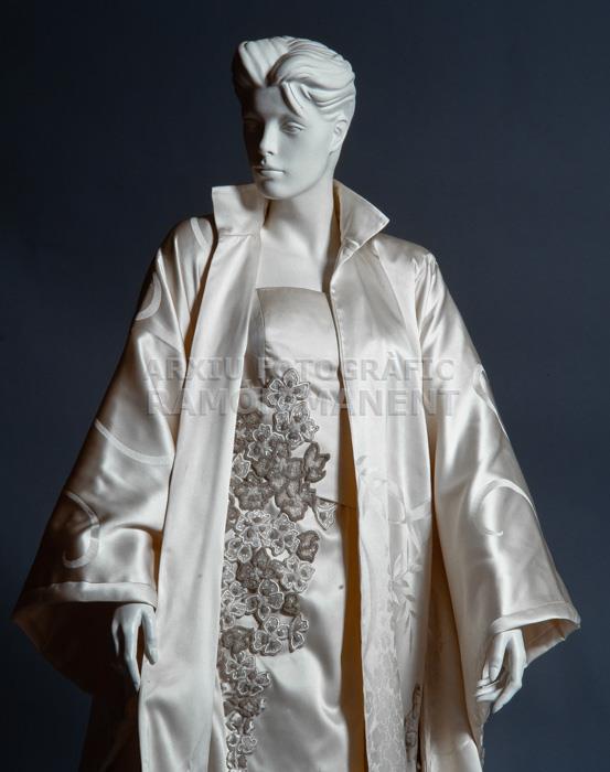 VESTIT KIMONO NUVIA JAPO 1992 
MUSEU DE LA INDUMENTARIA
