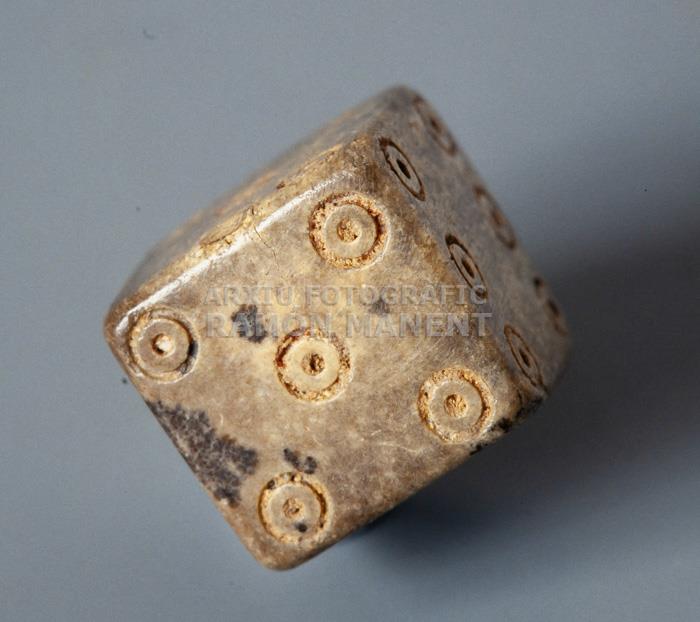DAU ROMA D`OS PROCEDENT DE CAN MODOLELL ELEMENTS DE JOCS POPULARS 
MUSEU DE MATARO