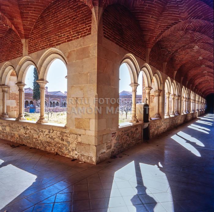CLAUSTRE CARTOIXA MONTALEGRE 
ARQUITECTE ARNAU DE GURB S XV