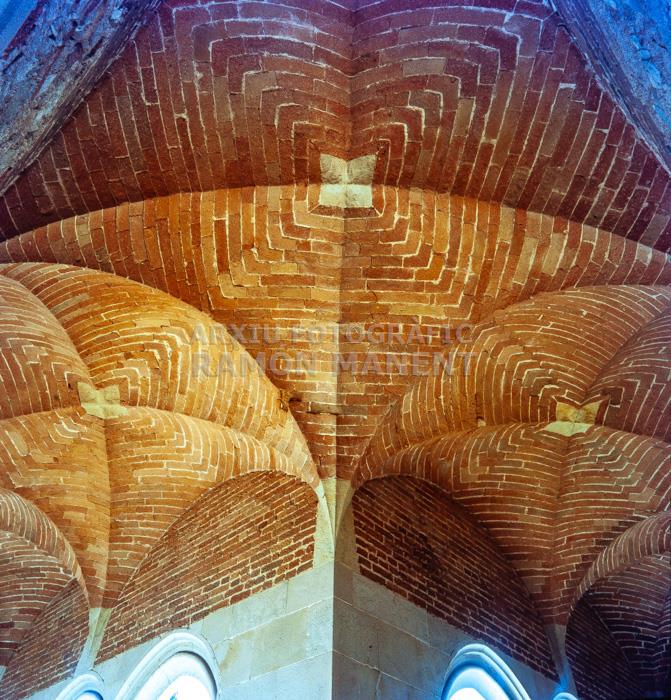 CLAUSTRE CARTOIXA MONTALEGRE 
ARQUITECTE ARNAU DE GURB S XV