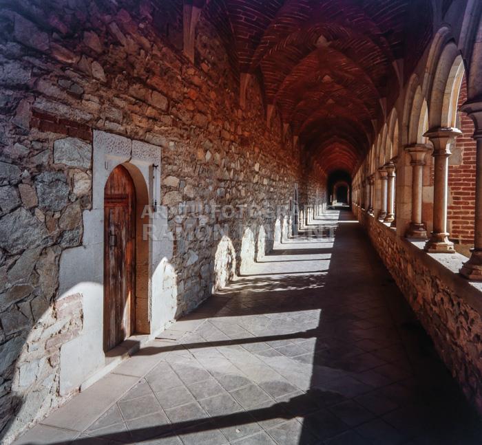 CLAUSTRE CARTOIXA MONTALEGRE 
ARQUITECTE ARNAU DE GURB S XV