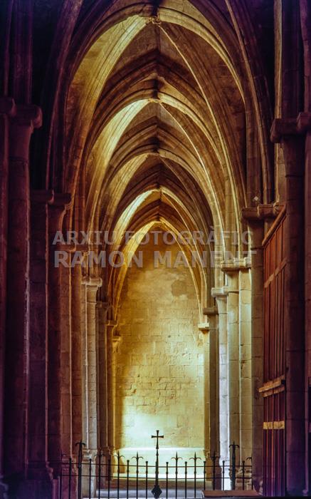 MON POBLET INTERIOR ESGLESIA