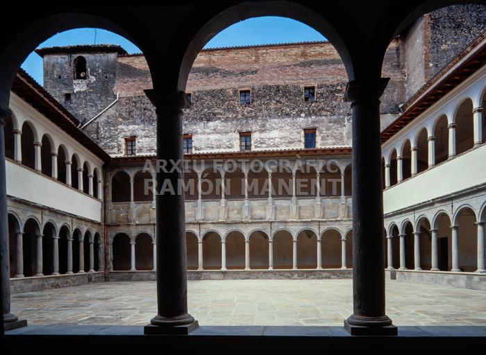 CLAUSTRE CONVENT CARME OLOT