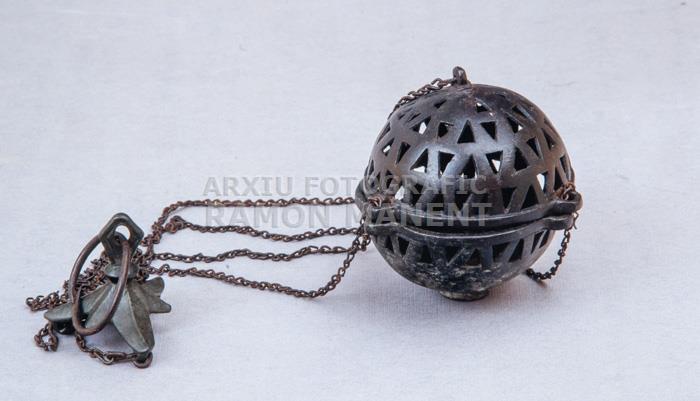ENCENCER DE BRONZE PROCEDENT DE PEDRET 
MUSEU DIOCESA