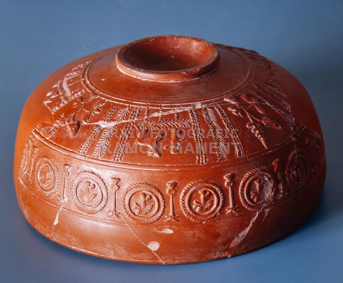 BOL DE TERRA SIGILLATA MNAT