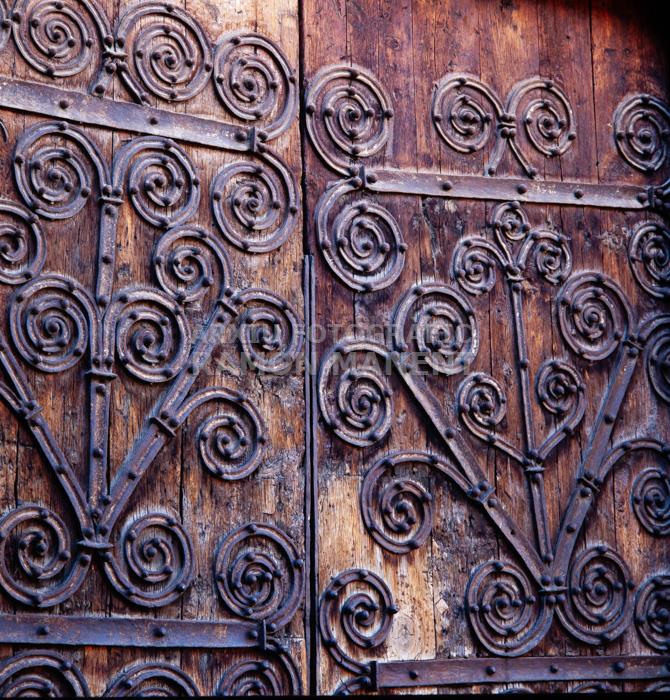PORTA ESGLESIA DE LLIVIA S XVI