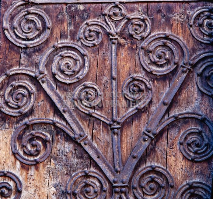 PORTA ESGLESIA DE LLIVIA S XVI