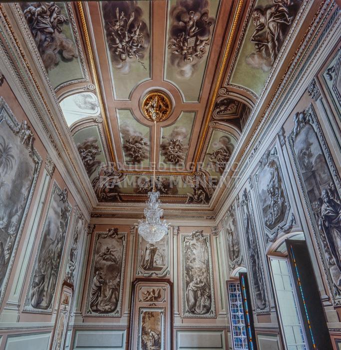PALAU EPISCOPAL SALO DEL TRON