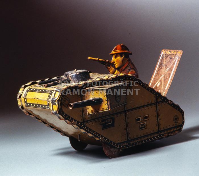 CARRO DE COMBAT JOGUINA RICO 
MUSEU DE JOGUET