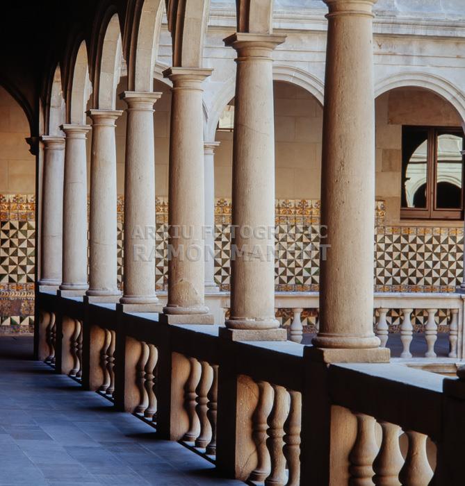 PATI CASA CONVALESCENCIA BCN INSTITUT D`ESTUDIS CATALANS